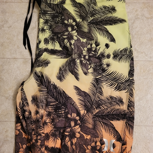 Boardshorts (Hurley,Vans,QUIKSILVER) - Picture 10 of 13